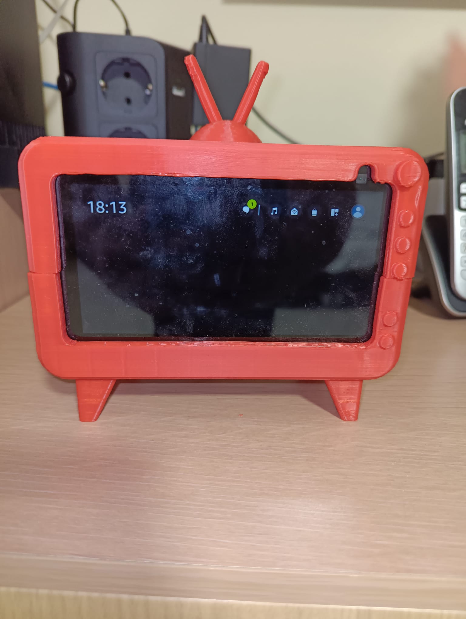 Soporte para Alexa Echo Show 5 en Forma de TV Vintage: ¡Dale un Toque Retro a tu Hogar! (copia)